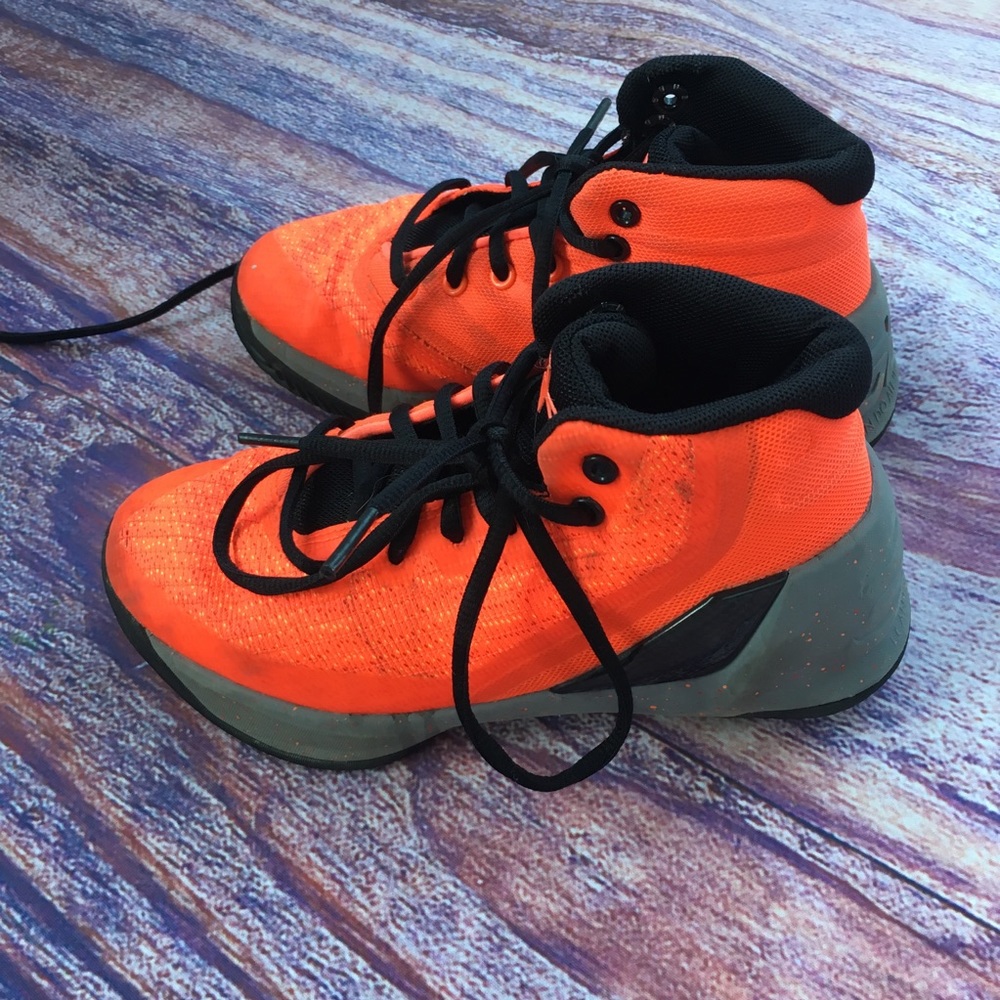 Kids size 13k under armour high tops